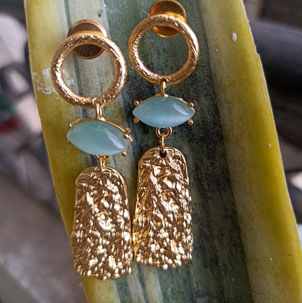 Handmade gold platted stone studded drop earrings - Picture 1 of 10